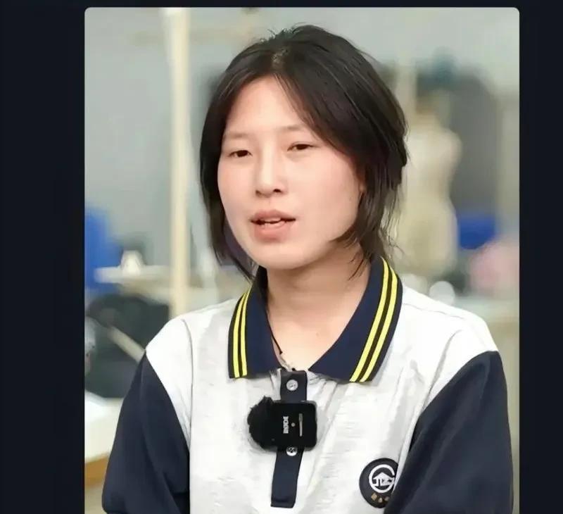 职高生姜萍和数学家王虹面相中的睿智，深隧是不是一目了然啊。
都说姜萍阿里数学竞赛