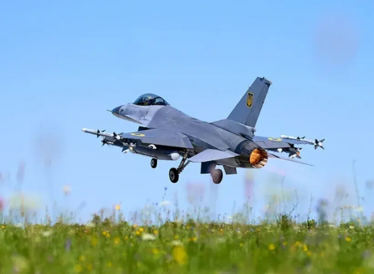 S-400防空导弹击落F-16战斗机不奇怪，如果击落不了才是怪事呢！
近日在俄乌
