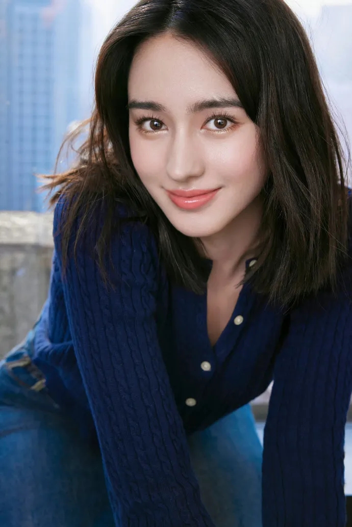 最近刷到一对中德混血姐妹花，忍不住琢磨起来，为什么妹妹更有演艺圈的潜力呢？妹妹李