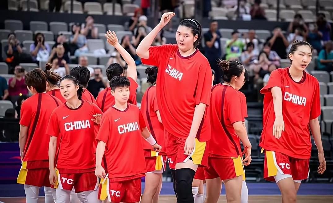 亚洲杯半决赛中国女篮81-90日本后，我发现了3个之“最”的运动员。
1、韩旭—