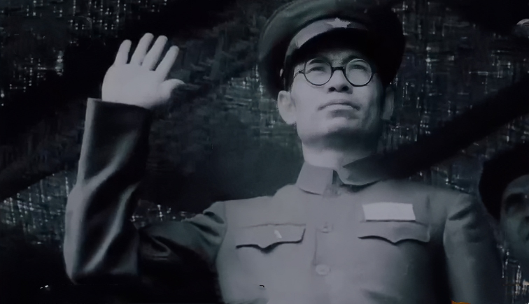 从大西北，到大东北，他的地位迅速上升，建国后更是担任了人民政府副主席。五马进京，