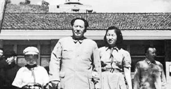 1972年李讷生娃后写信请求爸爸接济8000元，毛主席看罢来信后，心痛不已，指示