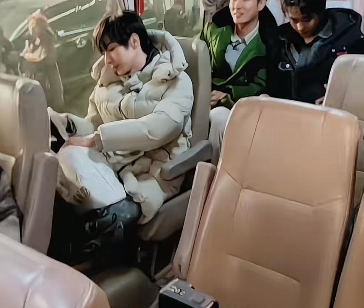 万万没想到，哈尼克孜竟然有个弟弟，弟弟还不希望哈尼克孜结婚，有独生子女不希望有兄