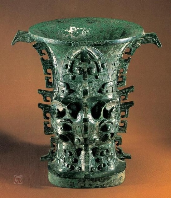 1975年，一顶铜樽正要被送往日本展览，装箱前专家摸出个大秘密