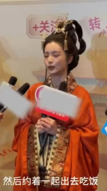 张雅钦向涵之鹤南背着我们约会！要不是采访，还不知道三姐妹关系这么好～ ​​​