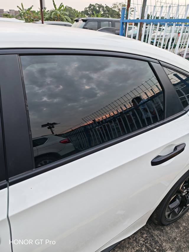 4儿子店贴的膜加了500元
4儿子店说送模，然后去，他说这个膜送的不好，要加钱的