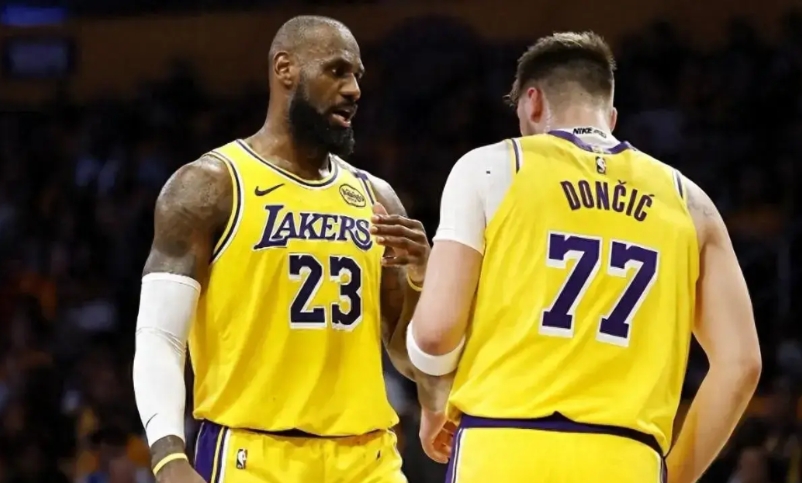 湖人如果需要一个3000w以上的中锋，势必要放弃里夫斯，如果不给予战术地位和进攻