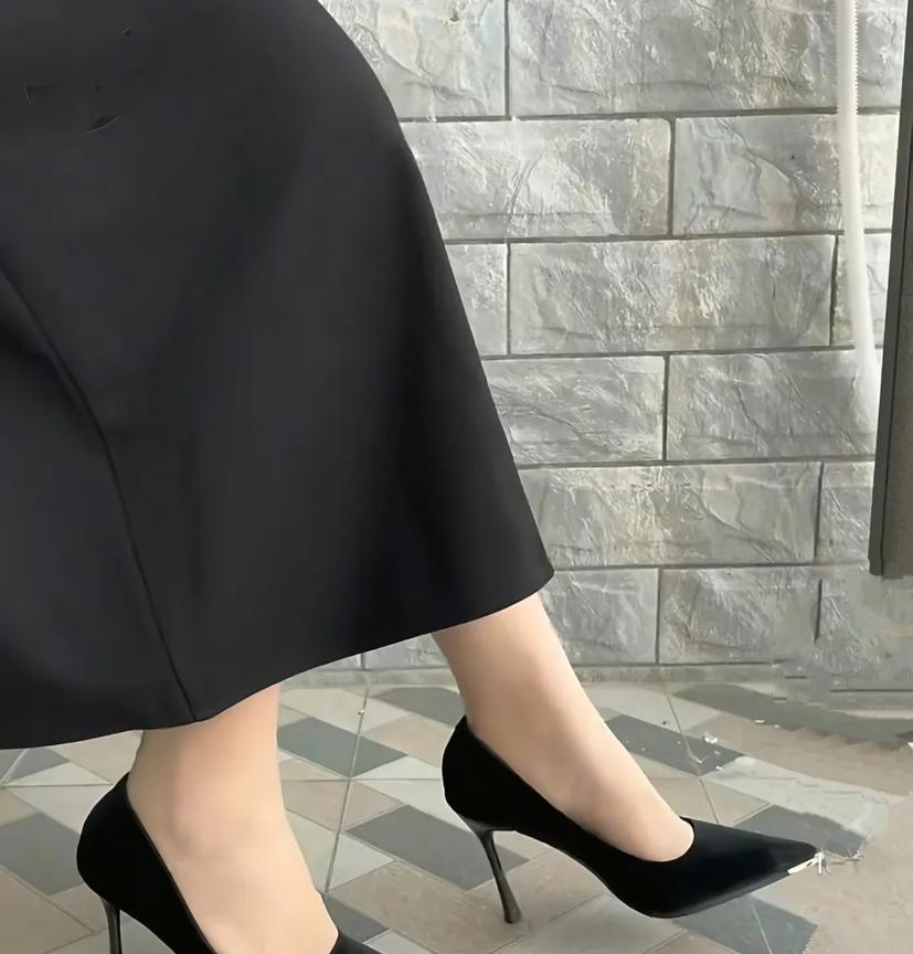 #女生们觉得细高跟性感吗#有一种诱惑，叫高跟鞋的性感。