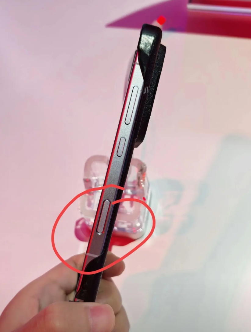 荣耀此次的举措着实让人感到意外，甚至有一种陌生感。iPhone所采用的实体拍摄按