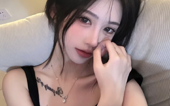 两军交战之际我的儿子作为质子，被敌军绑在火堆前凌迟，可我的夫君却抱着敌国宠妃吃着儿子身上割下的烤肉