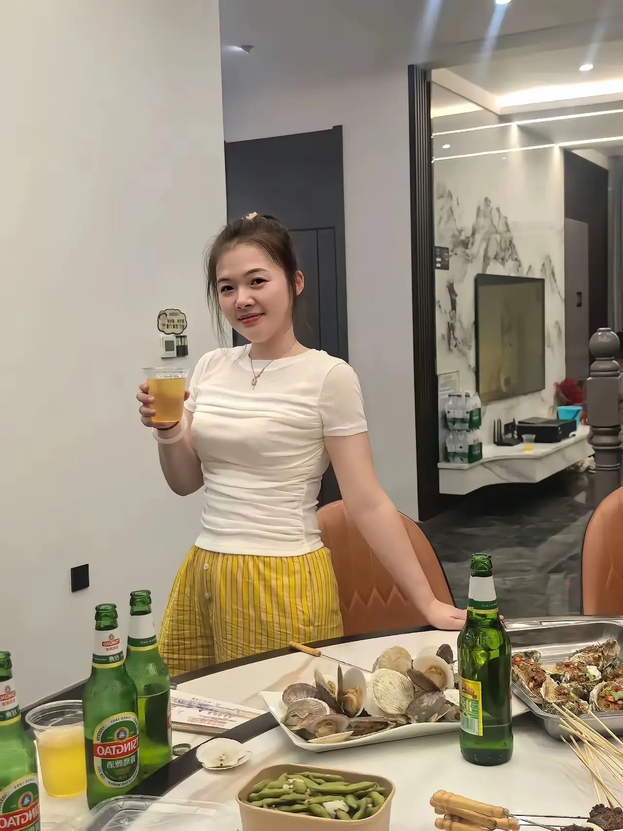 饭吃了电影也看了，要不要送她回家？
