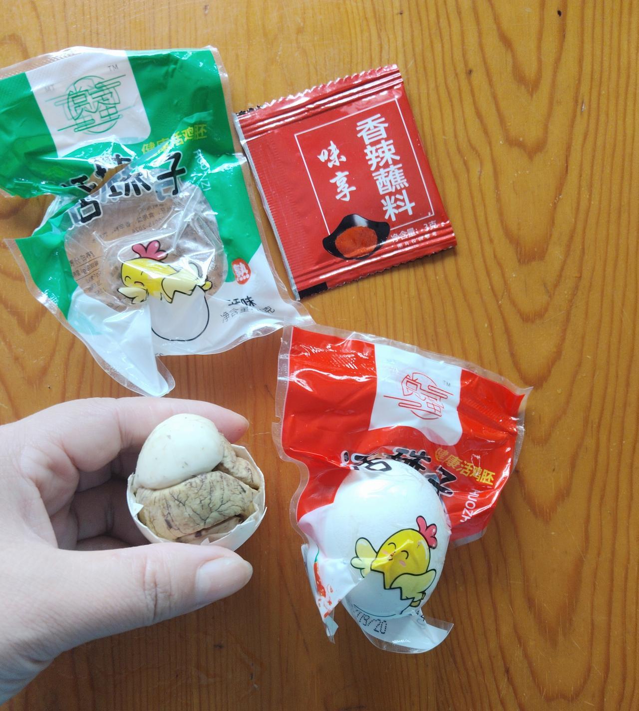 最近早餐我都是吃这个“活珠子”，每天吃两个，五香口味一个，麻辣口味一个。
   