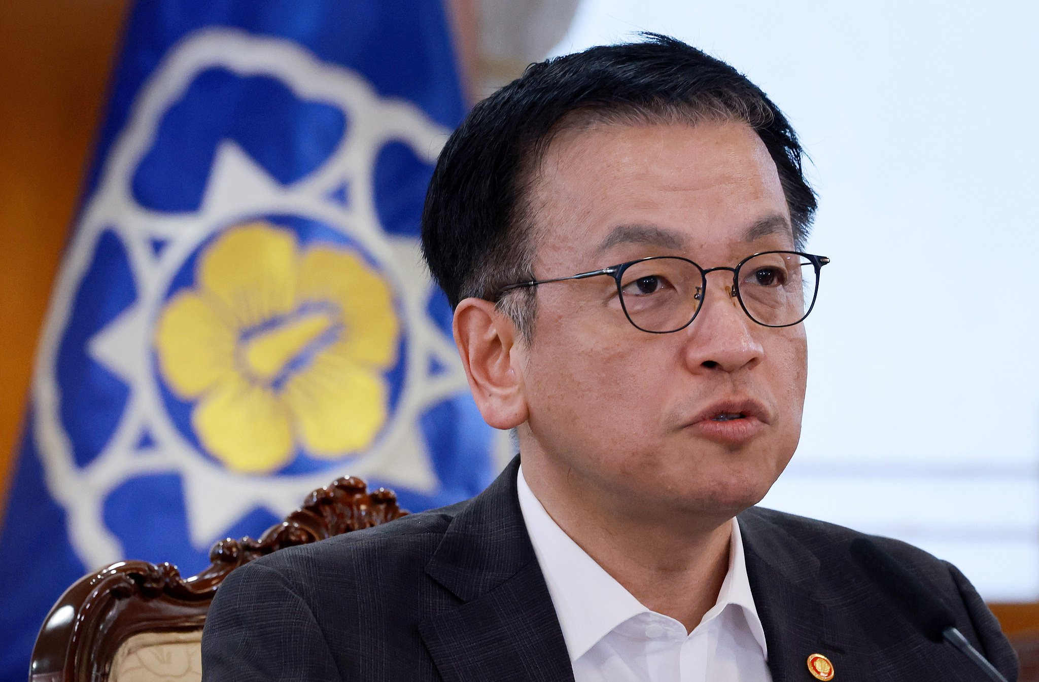 韩国在野党弹劾前代总统











怎么回事？韩国政坛这是要炸锅了吗？