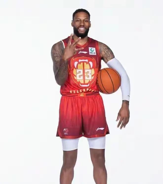 威姆斯打了12个赛季到底赚了多少钱？
第一份，NBA4年赚了 483万美元
第二