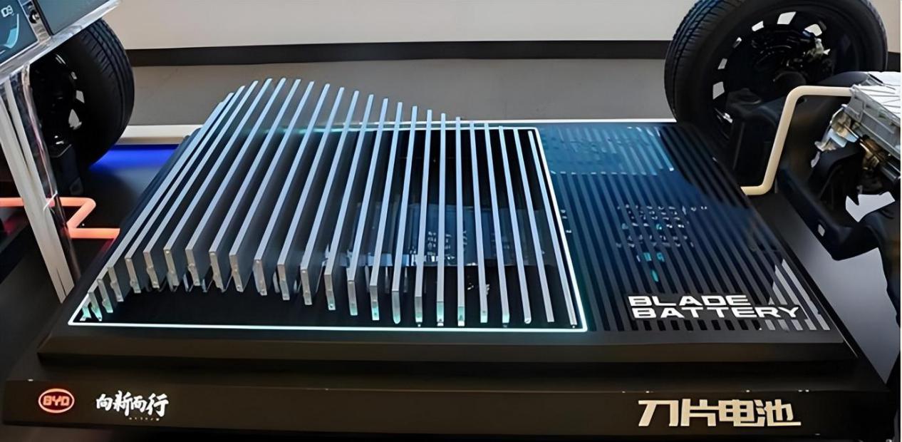 闪充五分钟跑四百公里！比亚迪甩出王炸，留给特斯拉的时间不多了