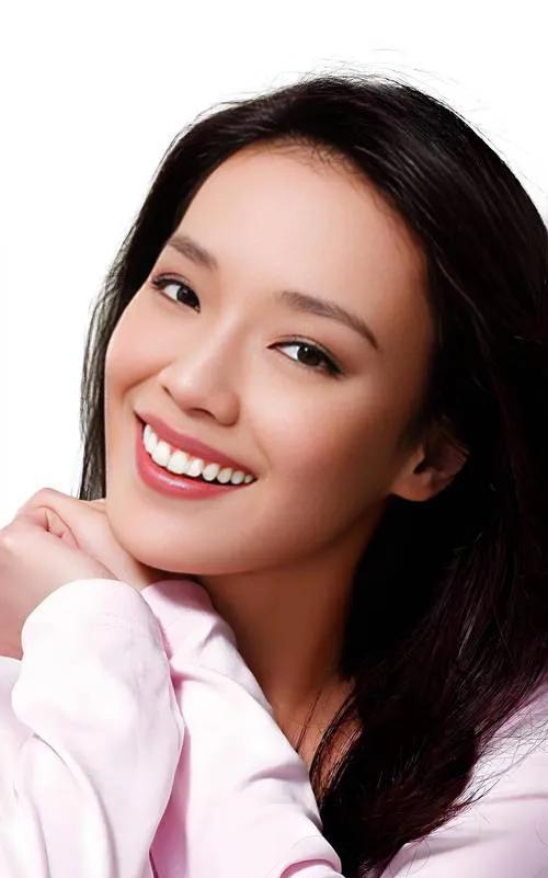 2025年4月16日，舒淇迎来49岁生日，她在社交平台晒出与丈夫冯德伦的甜蜜合照