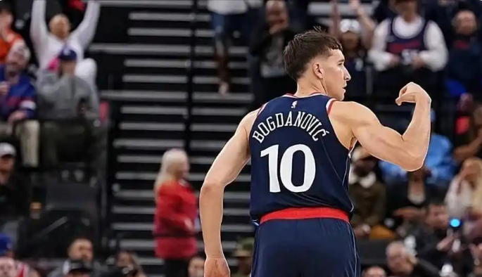 快船过去几场的表现反映了两个主要问题:
1.   阵容老化，没办法匹配对方的进攻