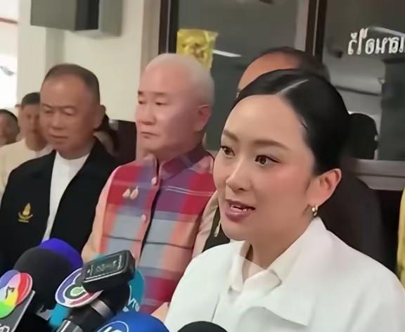 据泰国媒体报道：佩通坦对记者表示：泰国和柬埔寨发生军事冲突的根本原因：是泰国打击
