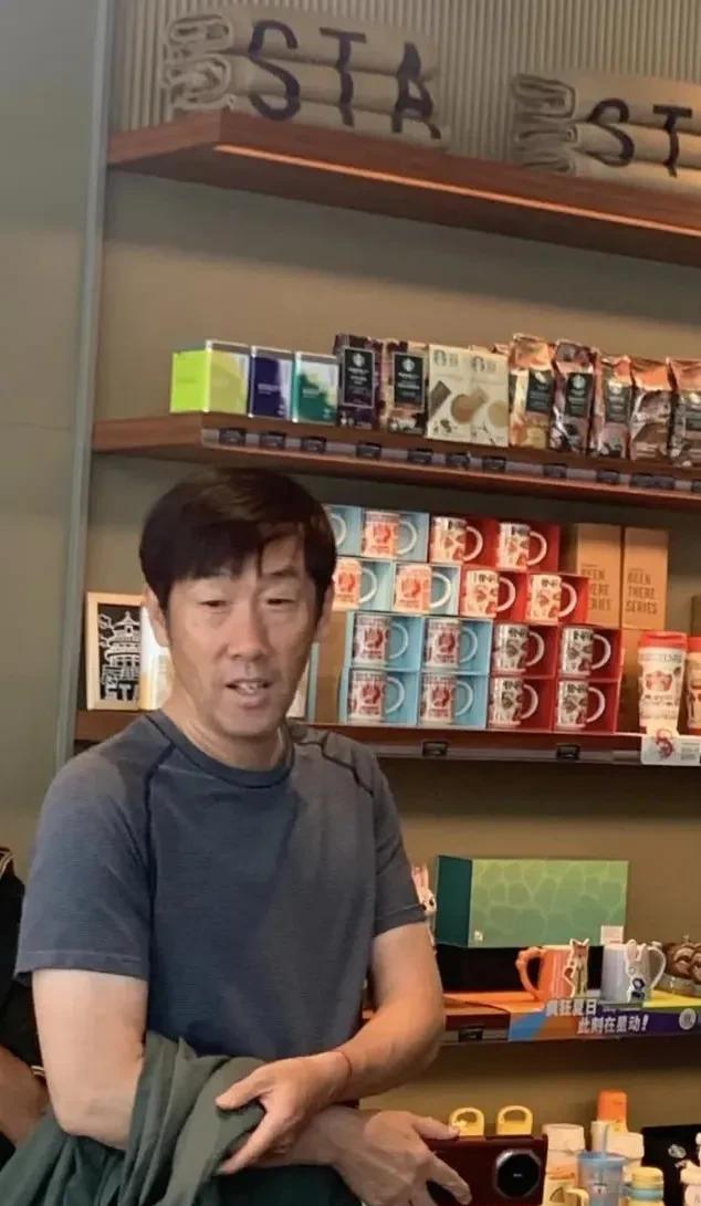 下一届国足主教练的选聘成了中国足球的头等大事，虽然洋帅的呼声很大，但是本土教练中