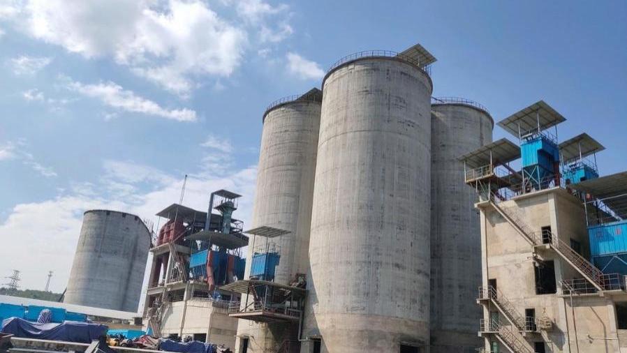 水泥灰库清理竣工 全程安全规范零隐患