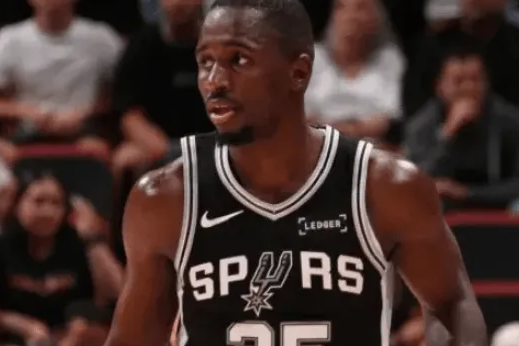 NBA常规赛，马刺以135-126战胜老鹰。
大卫-琼斯-加西亚本场比赛替补登场