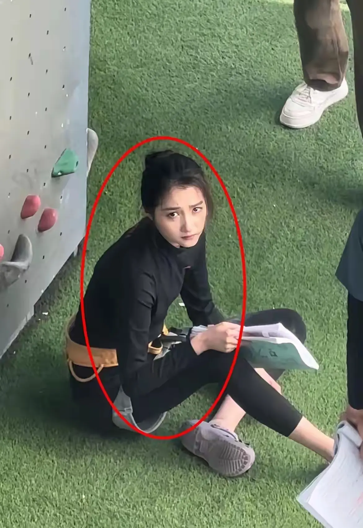 天啊，关晓彤也太不上镜了…
