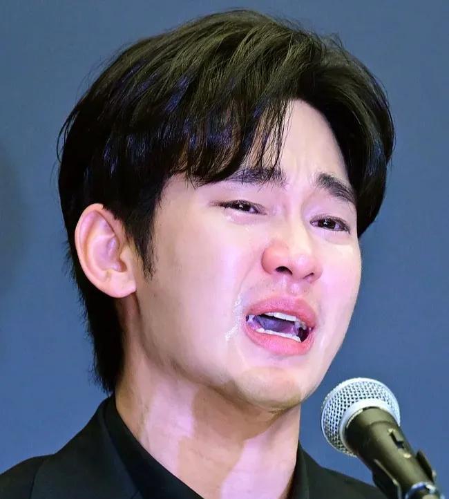 我的妈呀，
水瓶座的天都塌了！
才发现3个有不好消息的知名男明星都是水瓶座！
金
