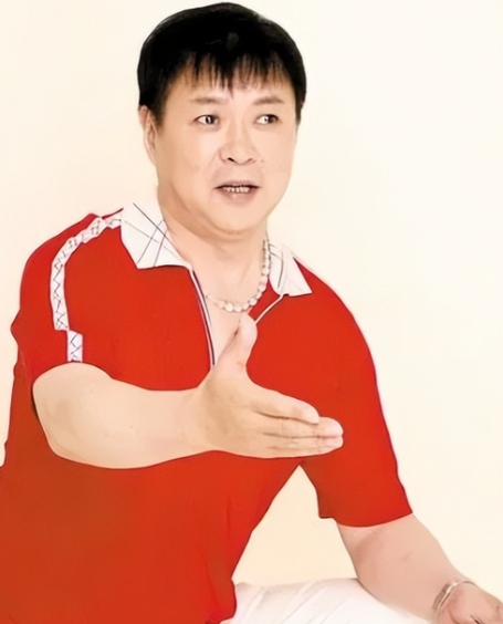 1982年，刘晓庆到南京演出时，遇到了在当地拍戏的迟志强，晚上喝了几杯酒后，刘晓