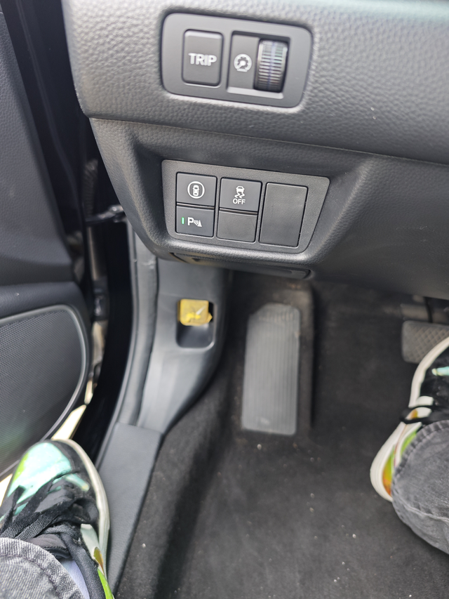 星空限量豪华版雅阁
没有无线充跟空气净化，我买到的是假的吗，才发现配置不一样