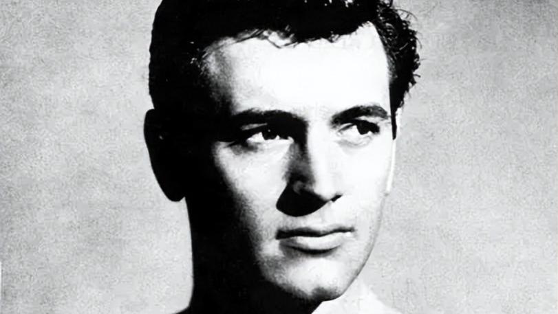 贩卖男色成为白马王子，万千少女偶像，却以第一位因艾滋而死的明星之名刻入历史