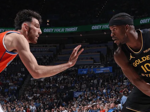 NBA常规赛，勇士102-126不敌雷霆。
本场比赛，吉米-巴特勒首发上场22分