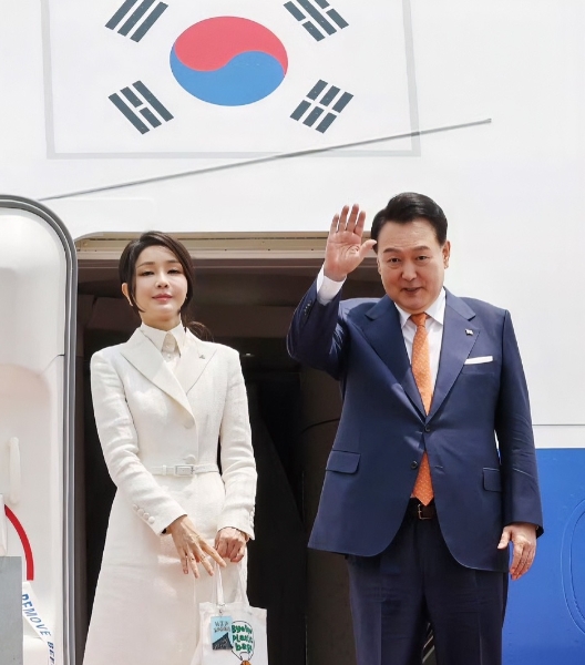 太强硬了！尹锡悦连续两次拒绝接受调查之后，韩国警方无奈只能发出威胁。
6月12日