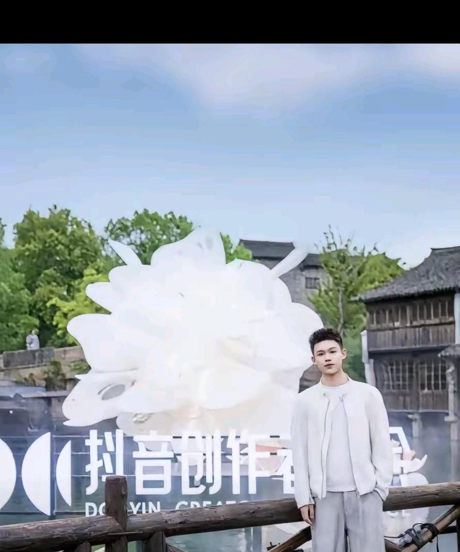 孟贺带货大旺肠之前，
也隆重宣布过，
结果直播了一场，卖了六百根，
退了一大半，