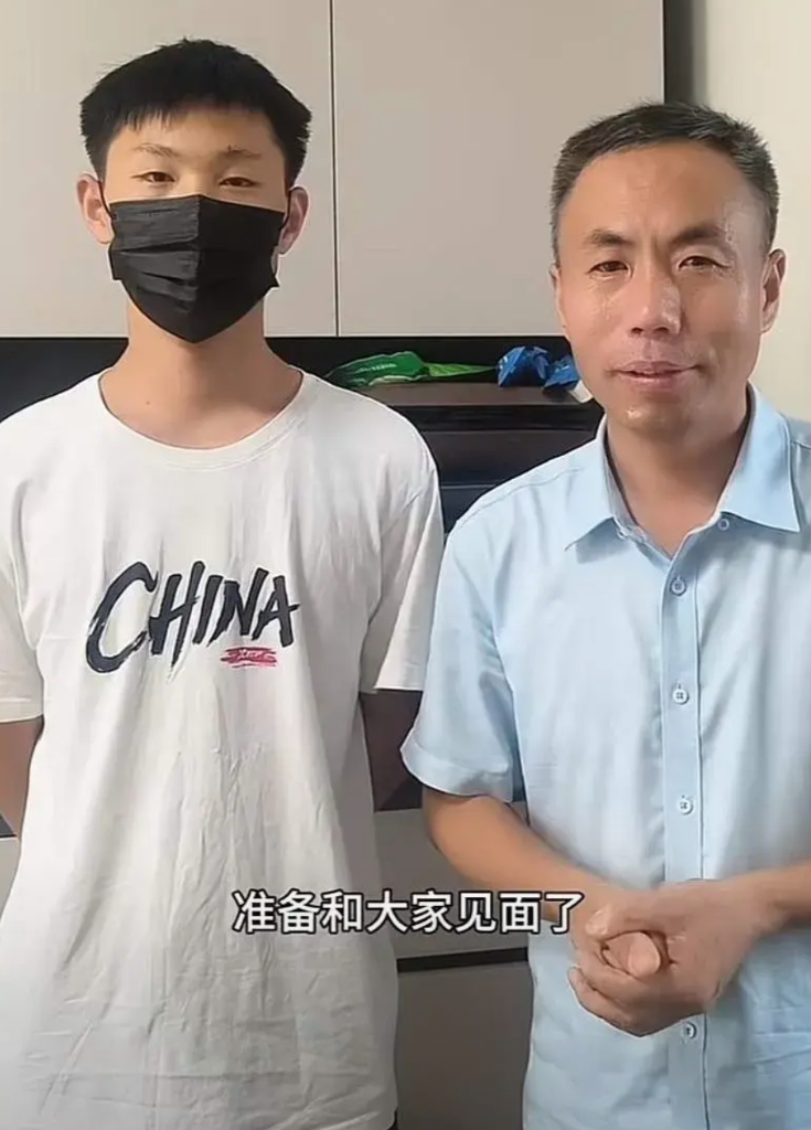 一露脸就宣布要结婚，申聪给申军良出了道难题，不是不愿意让他毕业就结婚，而是没提前