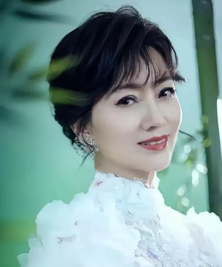 叶童终止新白娘子传奇演唱会
不会是和赵雅芝有矛盾了吧
俩人都挺漂亮
年纪大了
都