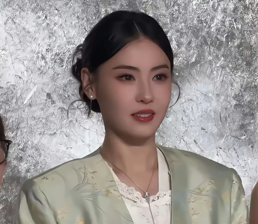 张柏芝四十多岁，依然皮肤这么好。她整个人依然看不出岁月的痕迹。

曾经的她被婚姻