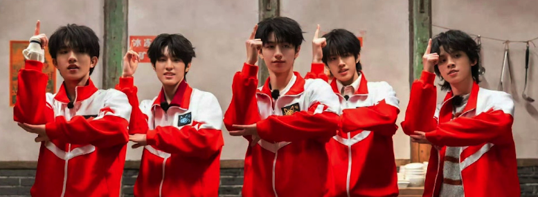 登陆少年红色校服剧照