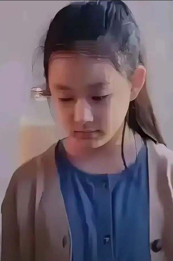 大S和汪小菲的女儿又成了热点中的催泪弹。

这几天网上传得最凶的，就是10岁的玥