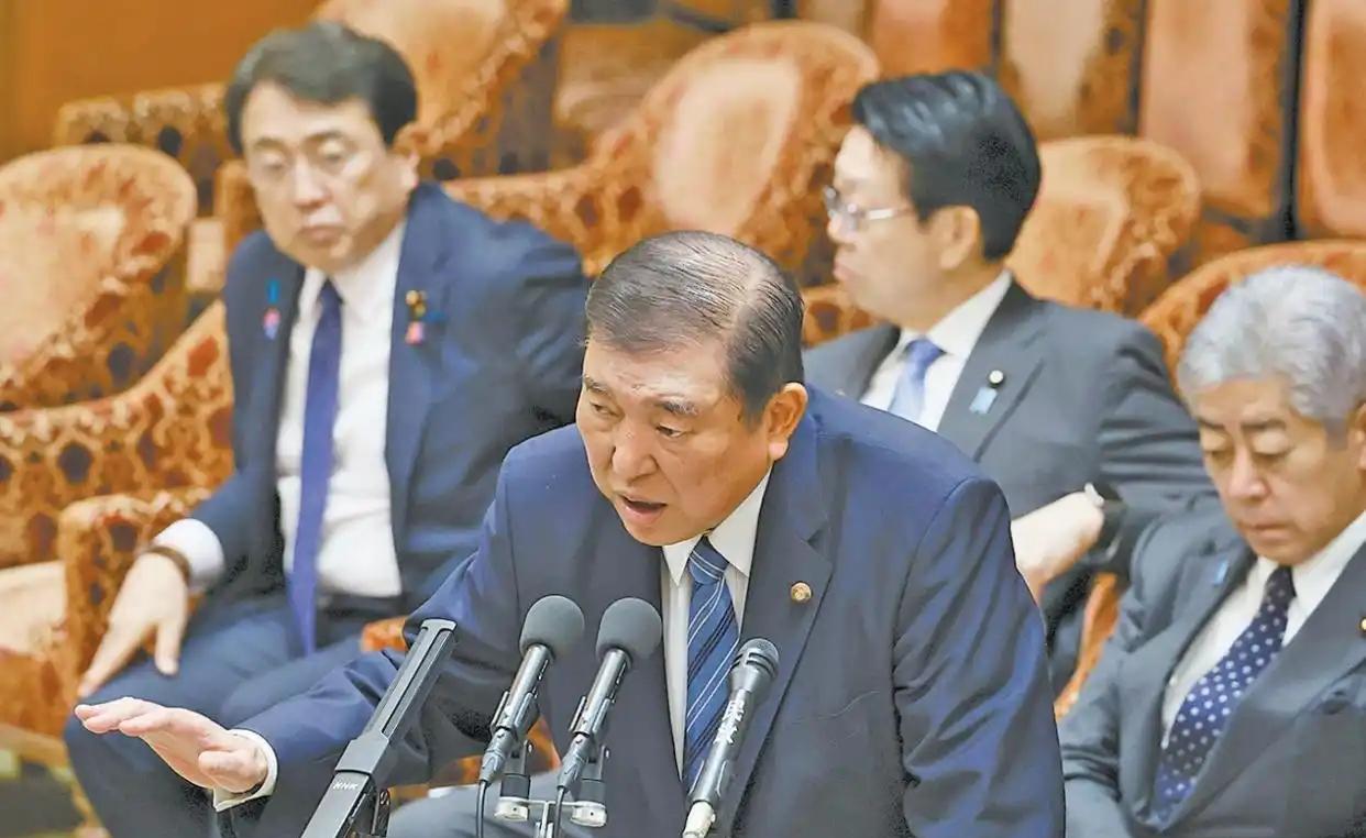 日本一开始打算滑跪的，可一见中国都挺身而出硬刚美国了，于是日本迫不及待地对美发出