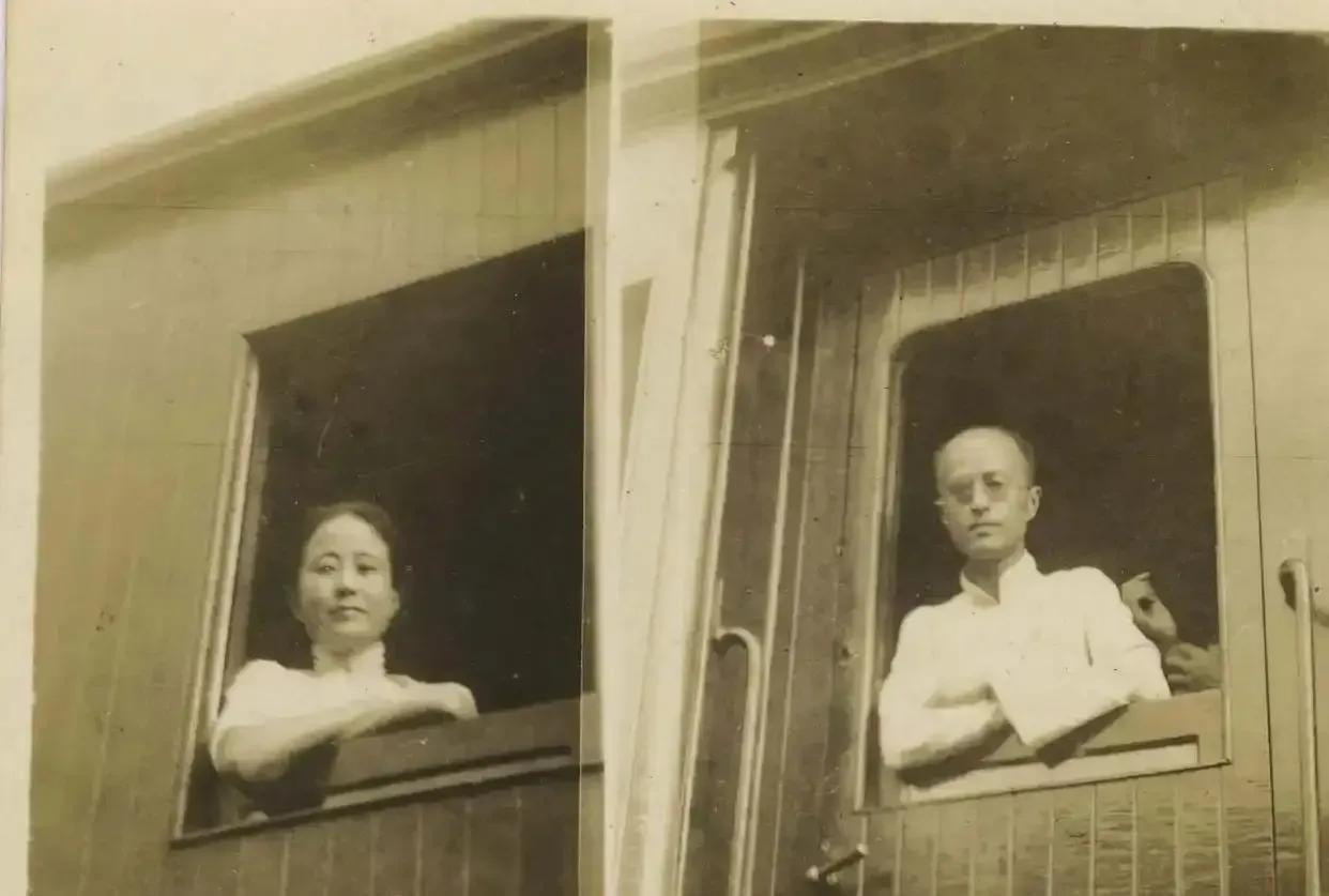 1906年，豪门名媛陆英十里红妆，风光大嫁，嫁妆装了整整10艘船。结婚16年她生