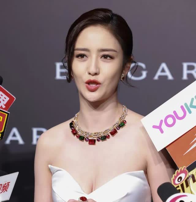 佟丽娅 身材变这么好么？不是老斑鸠么