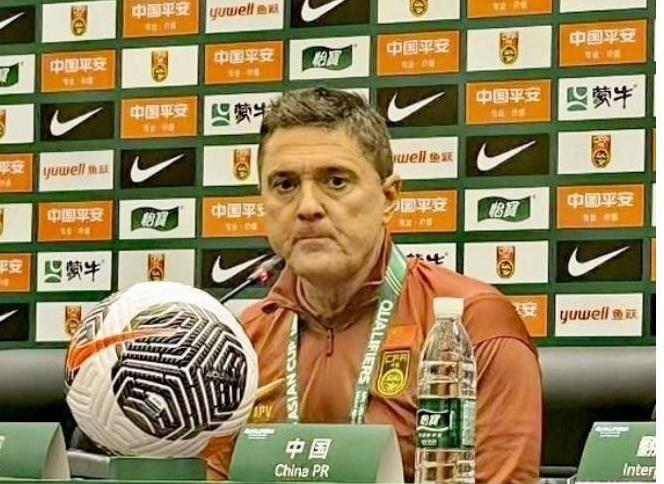 安东尼奥鼓励U22球员：任何大赛第一场比赛都不容易，大家要保持乐观的心态，带着微