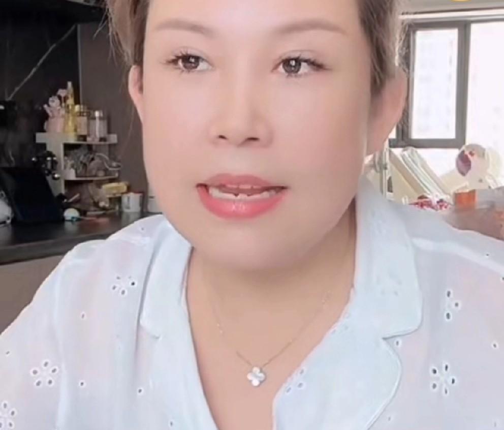 二驴姐吐槽驴爸去杭州找二驴告状，心酸落泪！
              使劲跟他