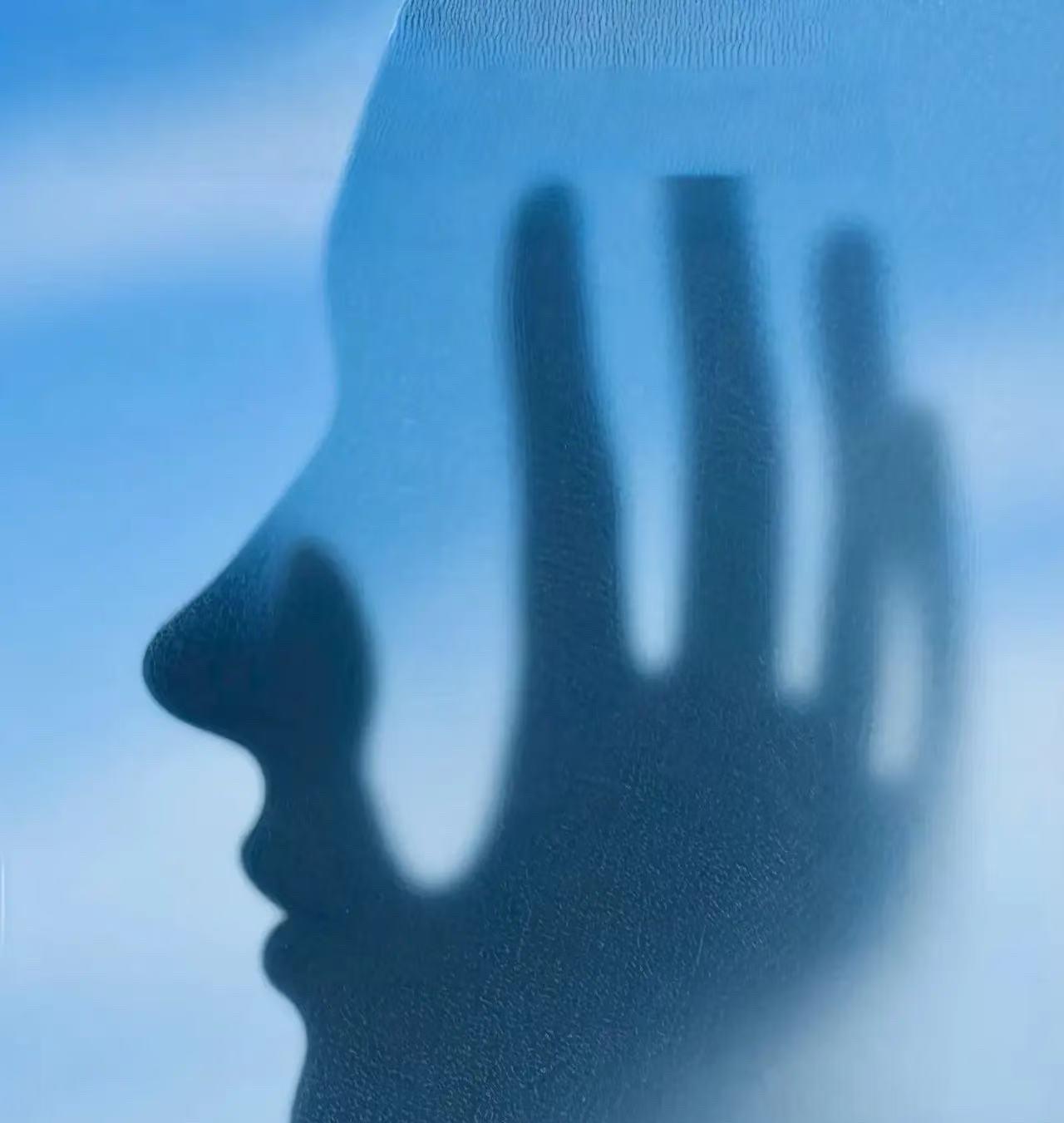 心理测试：测测你现在的状况
你第一眼看到什么？
答案请移步评论区
A:侧脸轮廓