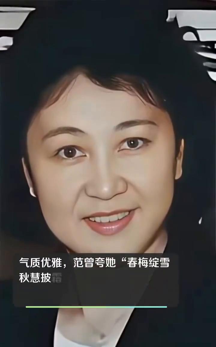 这是国画大师范曾第三任妻子楠莉的真实样貌，都看看吧，这可不是演员扮演的。楠莉有一