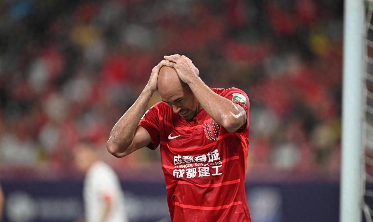 王国明神扑点球终结蓉城双冠梦！徐正源续约亮红灯，河南队为何成致命克星？
蓉城球迷