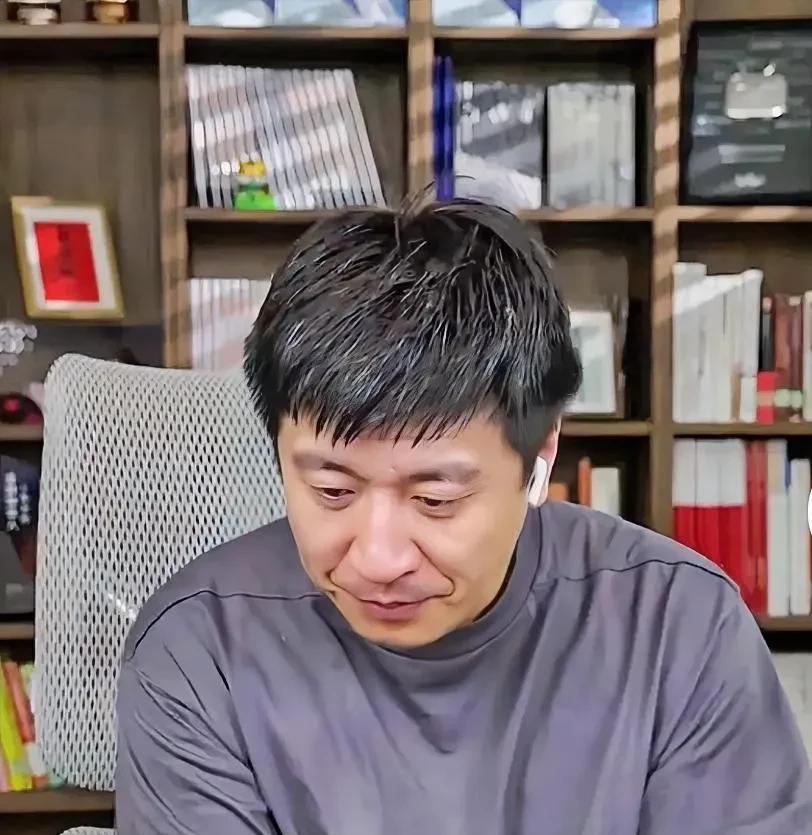 前脚直播间哭天抹泪说要“退网”，后脚就宣布将连续直播15天。张雪峰这波流量玩的明