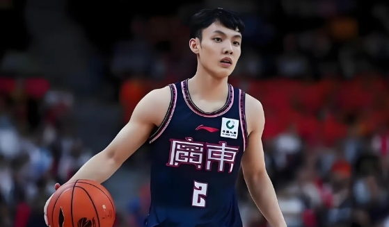 徐杰向广东男篮球迷们道歉。
与上海男篮的比赛，徐杰全场11投2中，仅仅拿到6分1