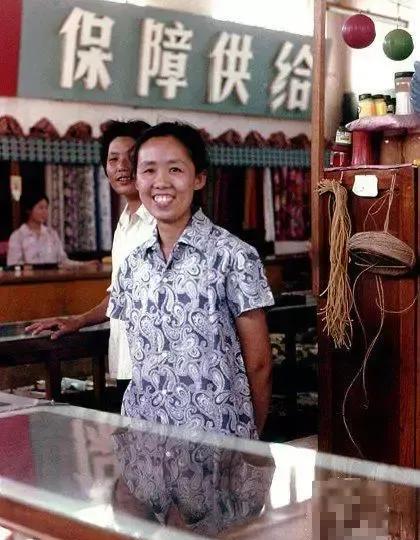 七十年代最吃香的职业：
食品公司吃的胖，
煤炭公司炉火旺。
百货公司穿的棒，
运