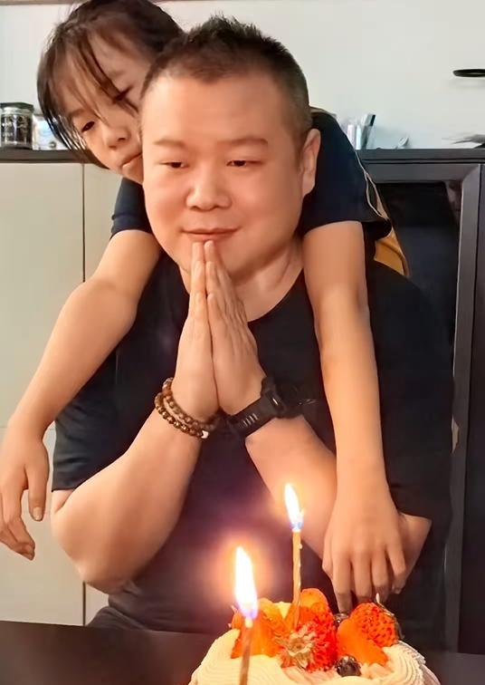 3月25日，是岳云鹏39周岁的阴历生日。徒弟尚筱菊、刘筱亭、徐筱竹，外甥李筱奎，